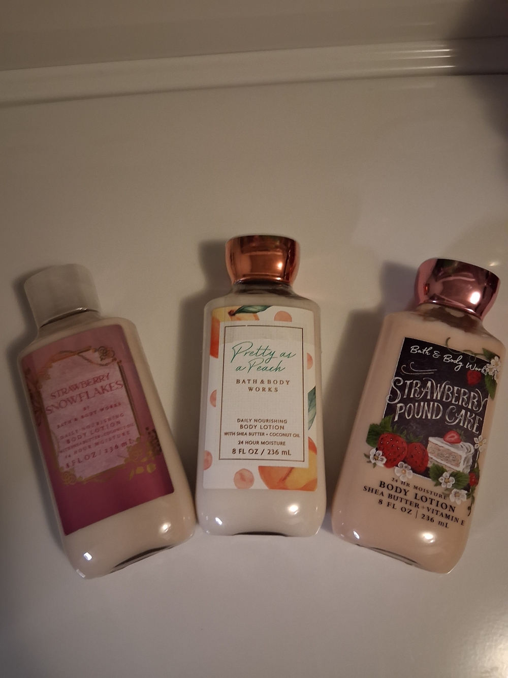 Bath & Body Works Pretty as a Peach Body Lotion – Peach & Rose Gold Cap